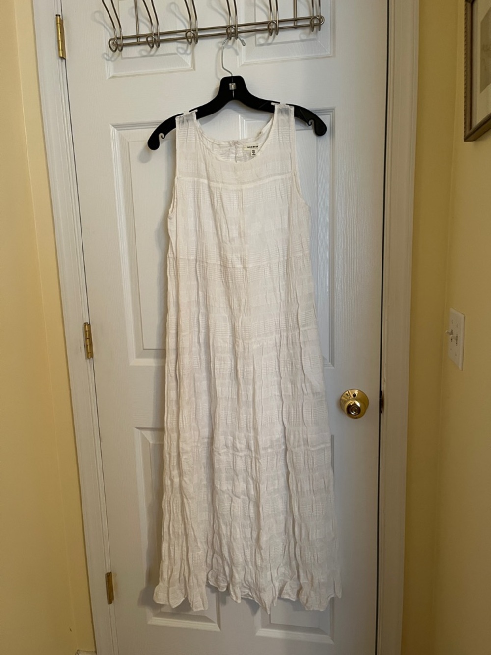 Max Studio White Sleeveless Textured Maxi Dress